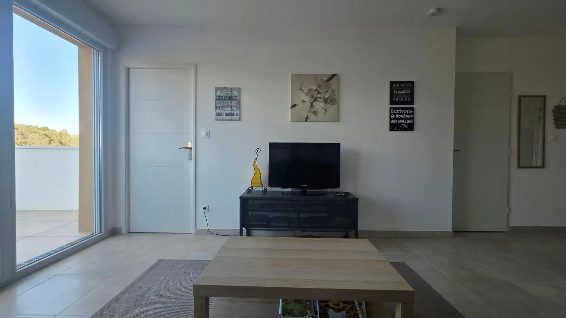 L'Appartement Panorama Des Pins Lambesc 0*,